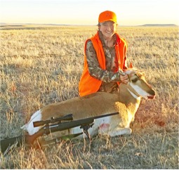 Alexis poses with her pronghorn doe.