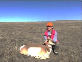 Alyssa poses with her pronghorn doe.